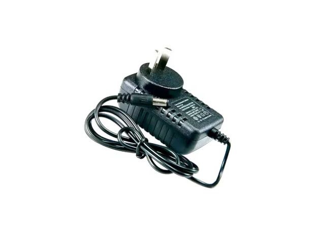 &u+  CARGADOR TRANSFORMADOR 5V 3A PIN 5.5 (3139C)